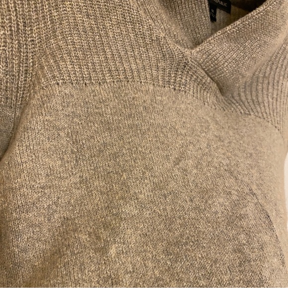 Men’s Banana Republic Cowl Neck Sweater, Size M - Picture 7 of 7